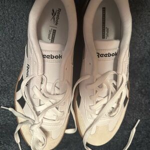 Reebok Women's Classic White and Black Sneakers Size 10.